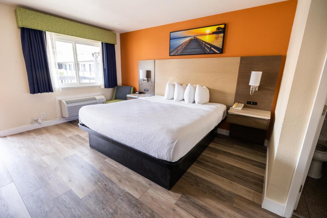 Days Inn By Wyndham Monterey Downtown Εξωτερικό φωτογραφία