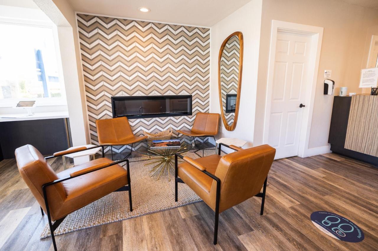 Days Inn By Wyndham Monterey Downtown Εξωτερικό φωτογραφία