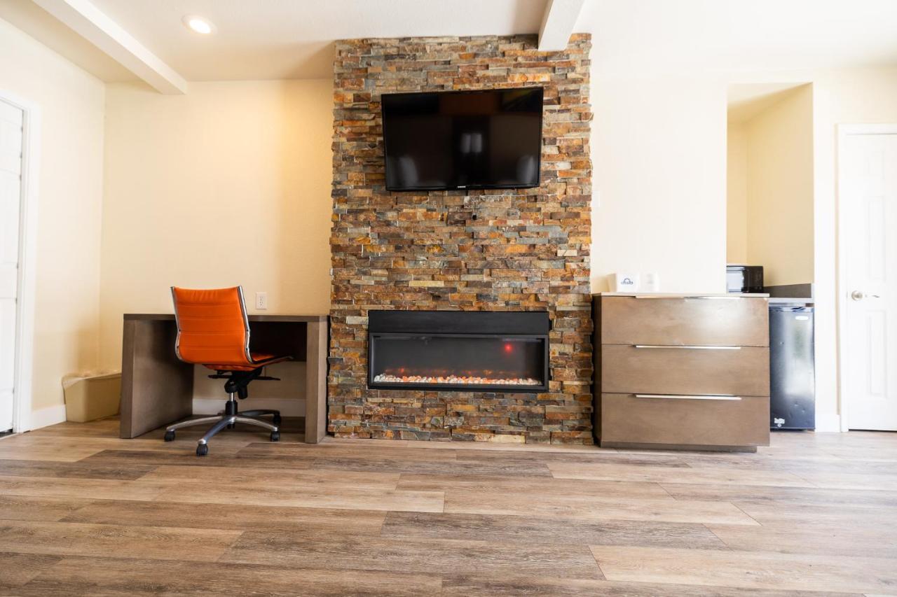 Days Inn By Wyndham Monterey Downtown Εξωτερικό φωτογραφία