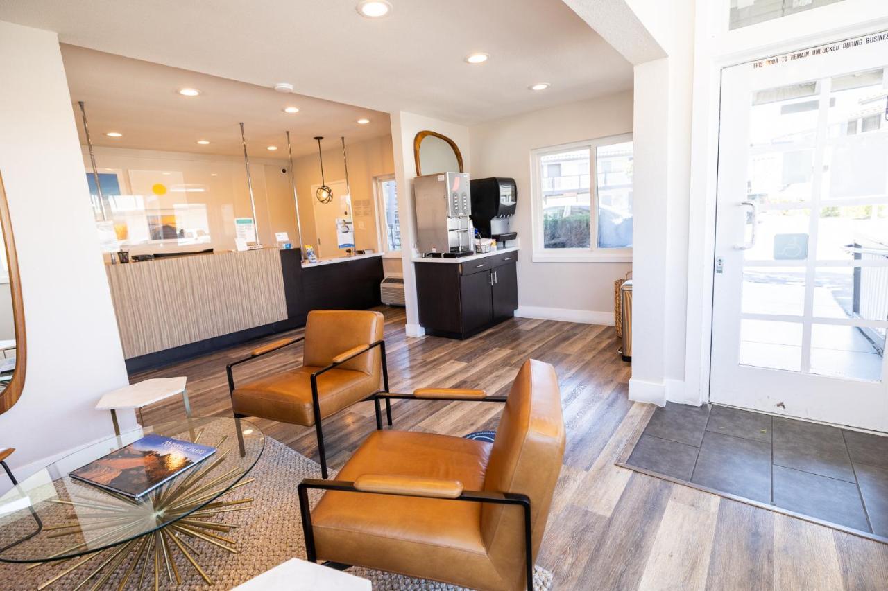 Days Inn By Wyndham Monterey Downtown Εξωτερικό φωτογραφία