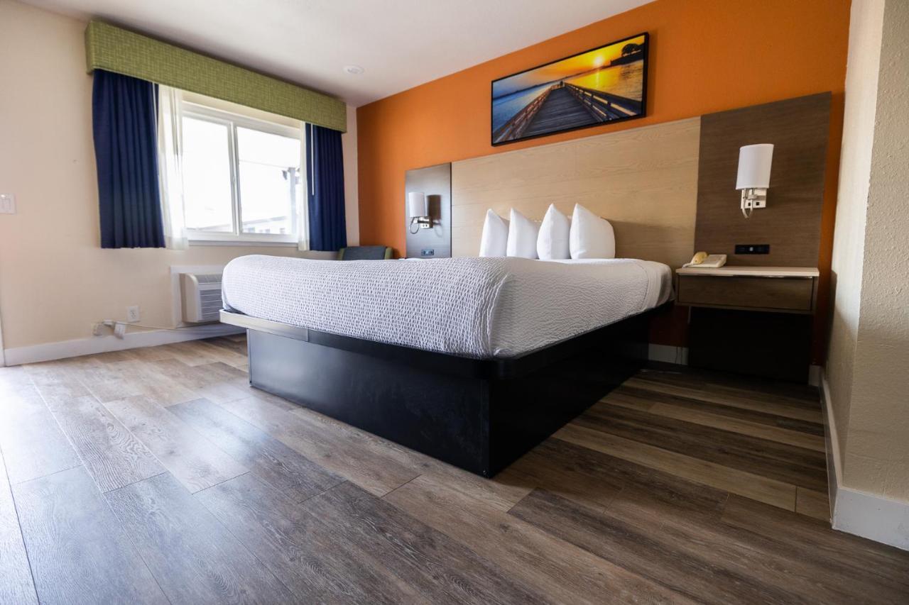 Days Inn By Wyndham Monterey Downtown Εξωτερικό φωτογραφία