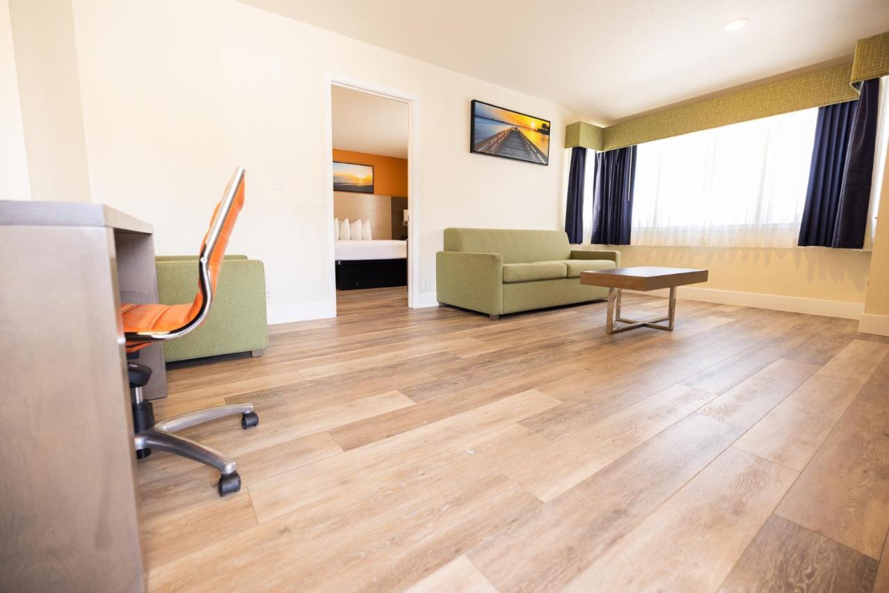 Days Inn By Wyndham Monterey Downtown Εξωτερικό φωτογραφία