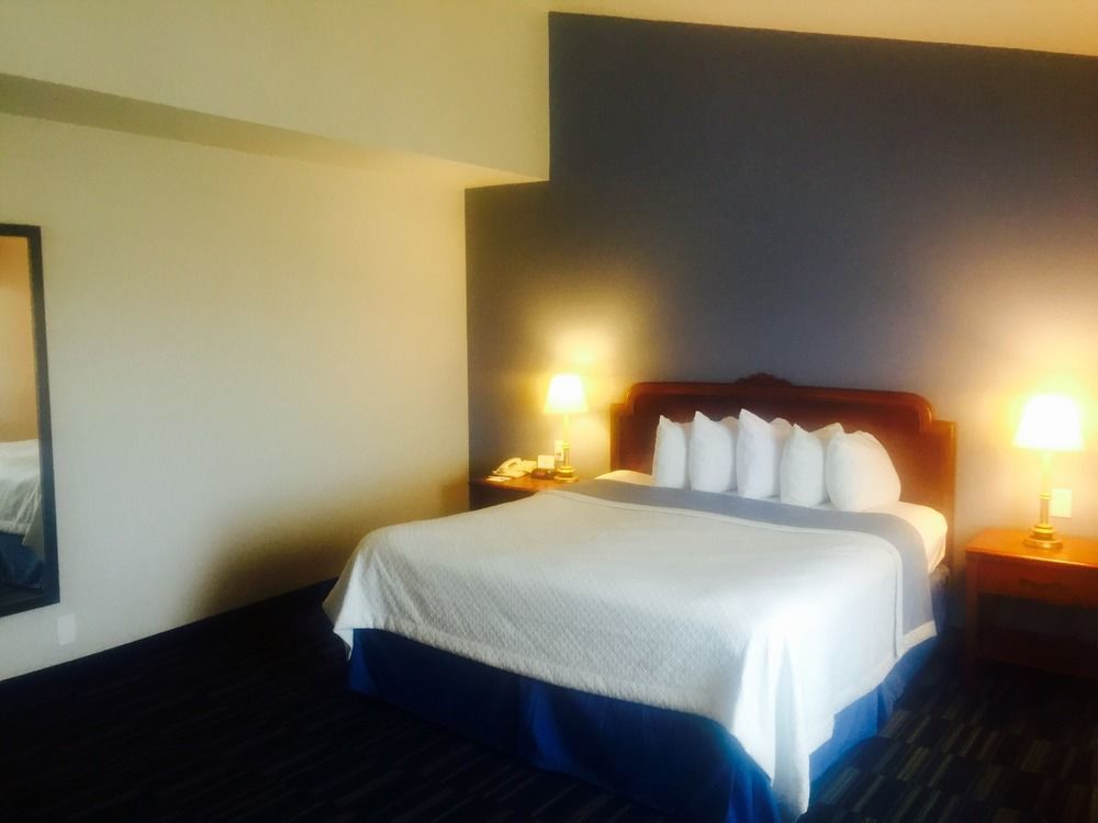 Days Inn By Wyndham Monterey Downtown Εξωτερικό φωτογραφία